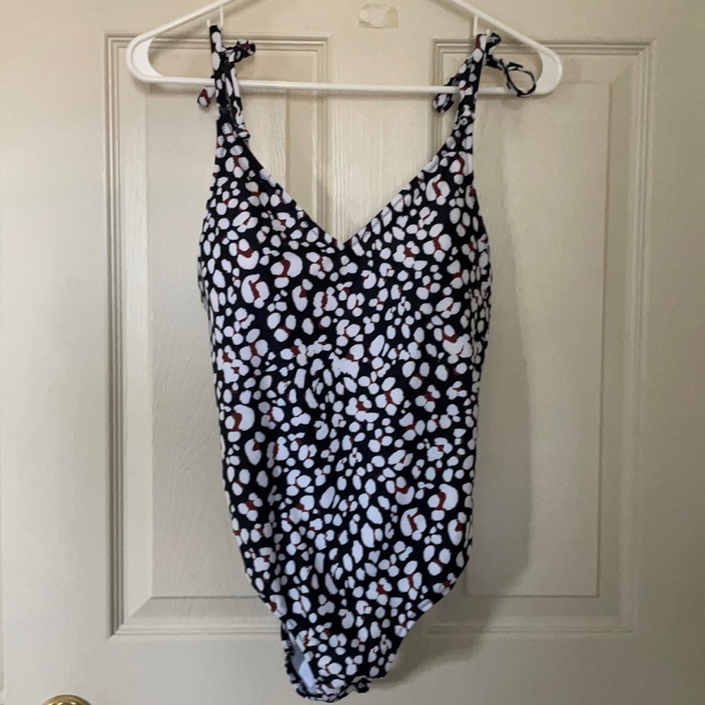 Jessica Simpson One Piece Swimsuit 🏖 ☀️